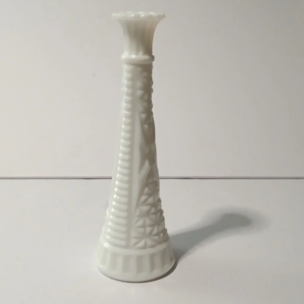 Vintage MCM Mid-Century Anchor Hocking Milk Glass Bud Vase Stars and Bars 9 Inch - Picture 4 of 7